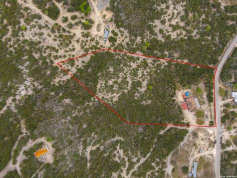 318 S Polly Peak Bandera TX 78003