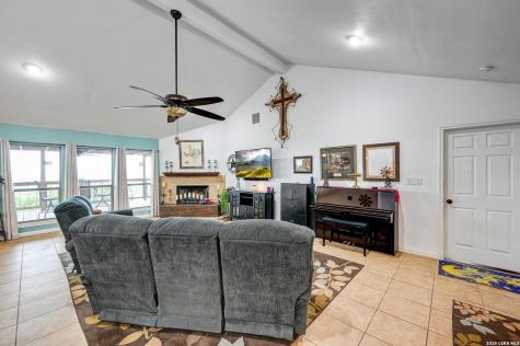318 S Polly Peak Bandera TX 78003