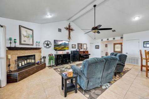 318 S Polly Peak Bandera TX 78003