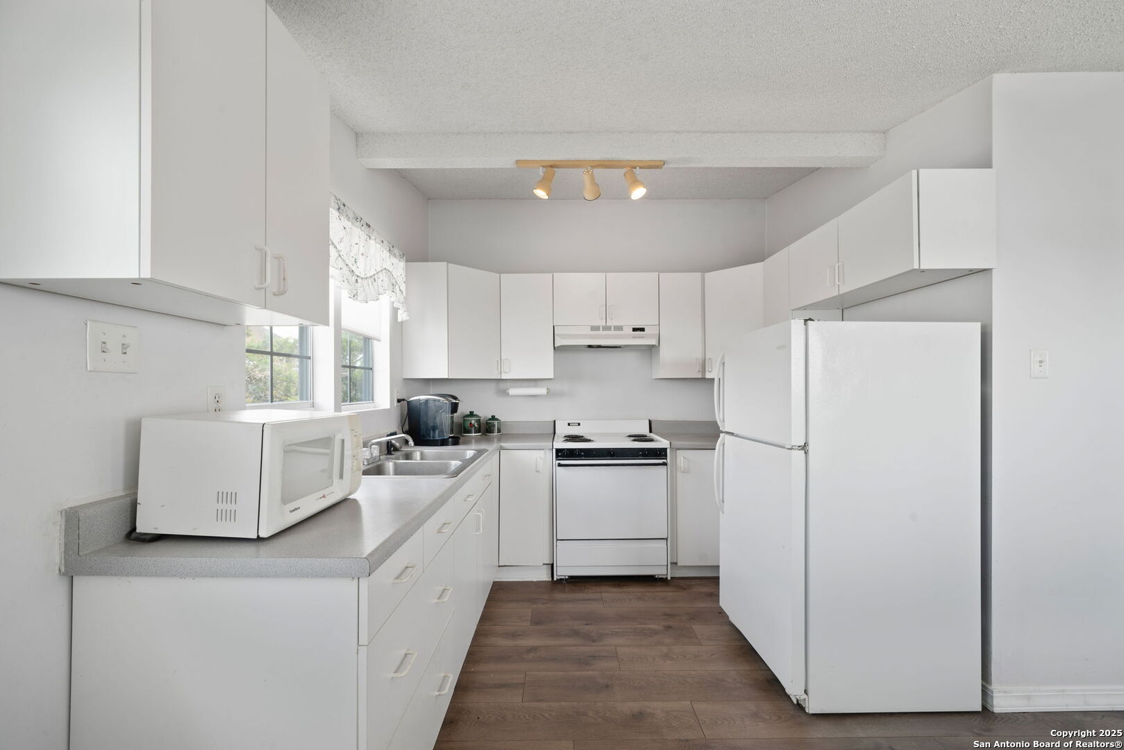 388 Oak Pipe Creek TX 78063