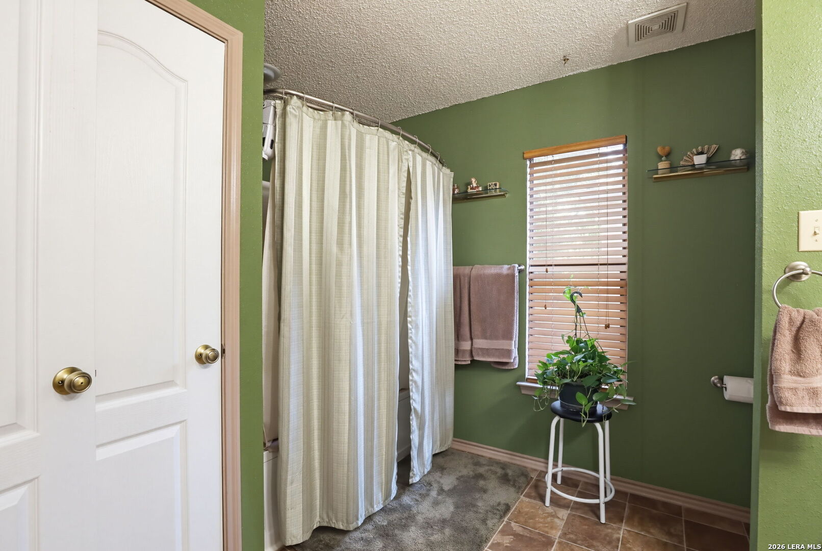 8643 Park Olympia Universal City TX 78148
