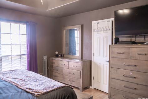 524 Indian Crossing Jourdanton TX 78026