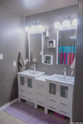 524 Indian Crossing Jourdanton TX 78026
