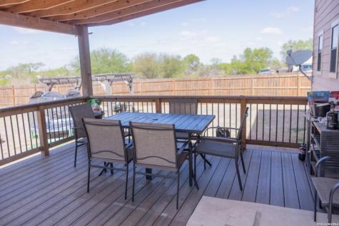 524 Indian Crossing Jourdanton TX 78026