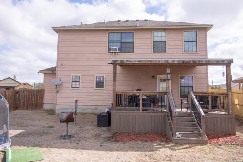 524 Indian Crossing Jourdanton TX 78026