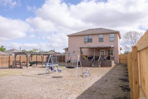 524 Indian Crossing Jourdanton TX 78026