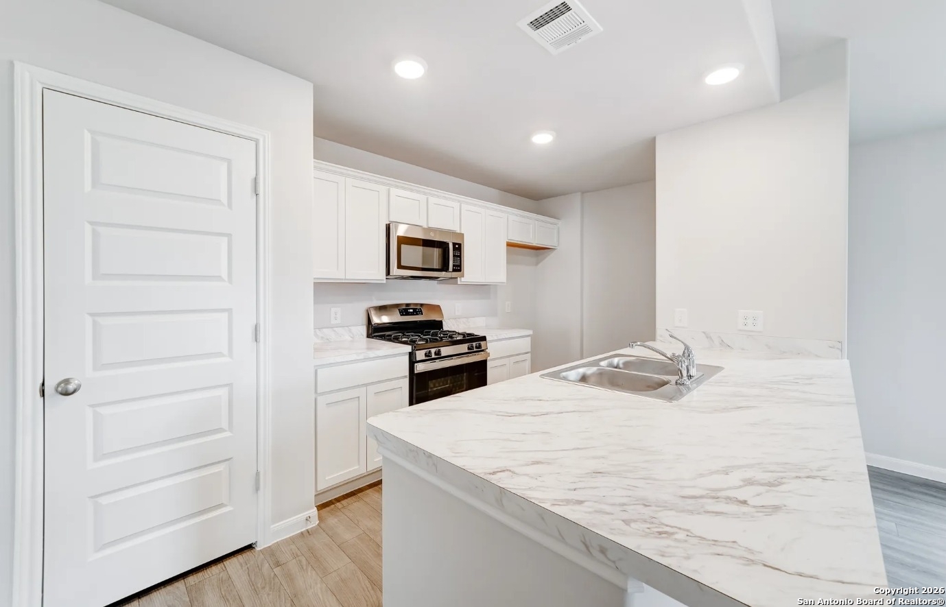 109 Boulder Ridge Drive Cuero TX 77594