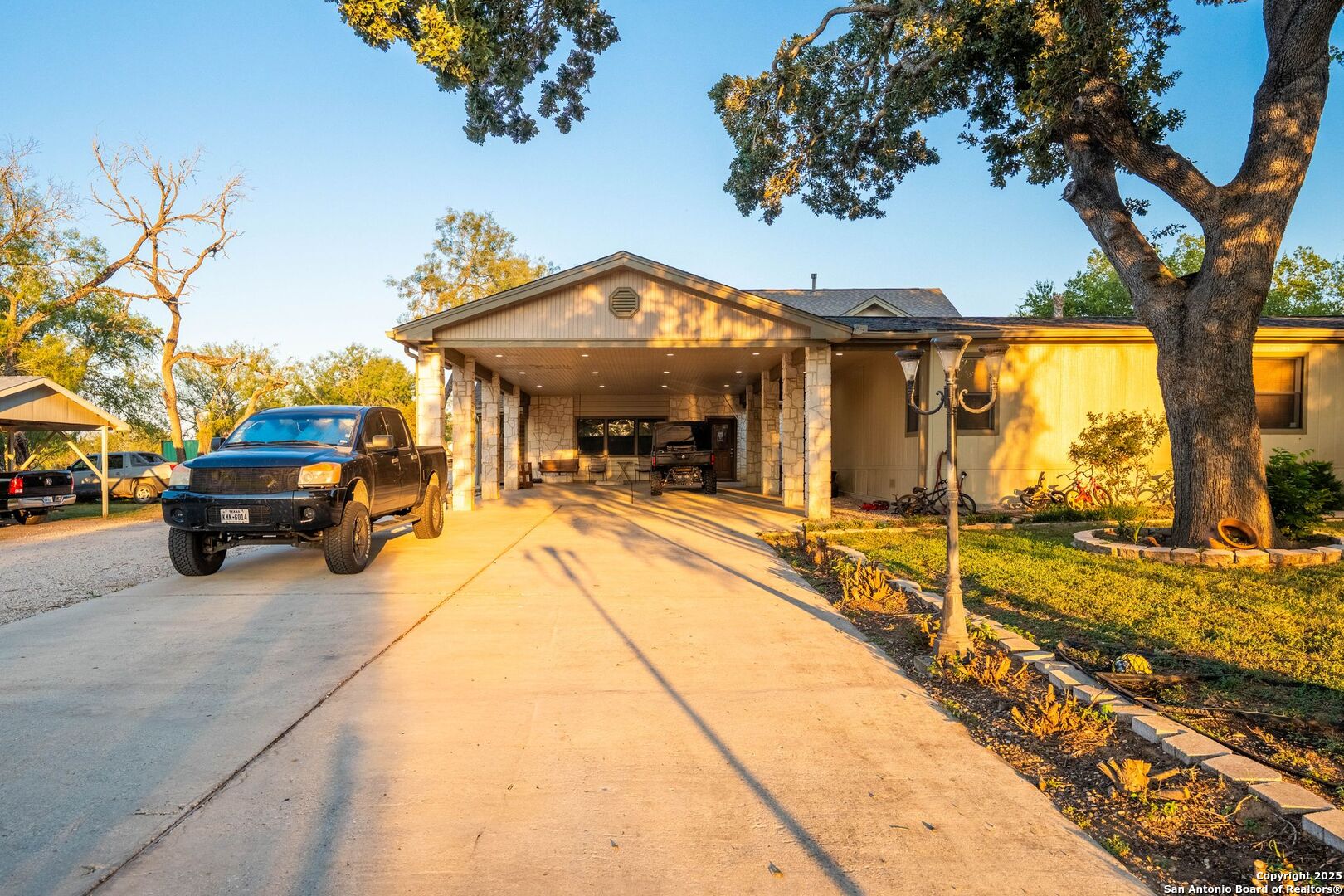 4514 Billy Sames Drive Adkins TX 78101