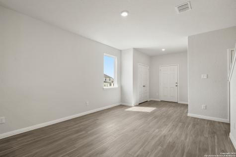 187 Hunters Camp San Antonio TX 78245