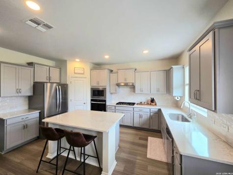 7043 Sycamore Pass San Antonio TX 78252