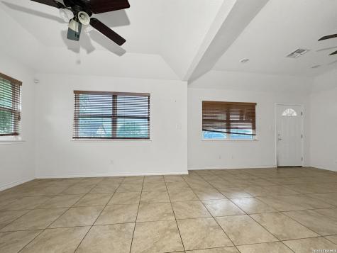 505 Indian Crossing Jourdanton TX 78026