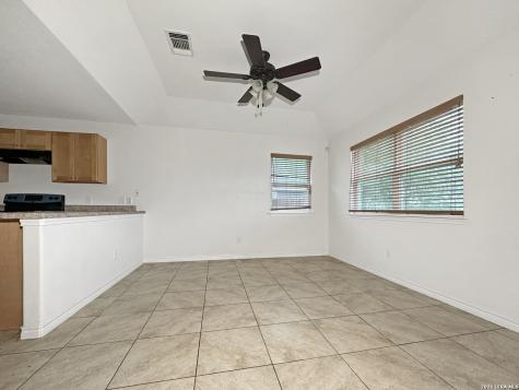 505 Indian Crossing Jourdanton TX 78026