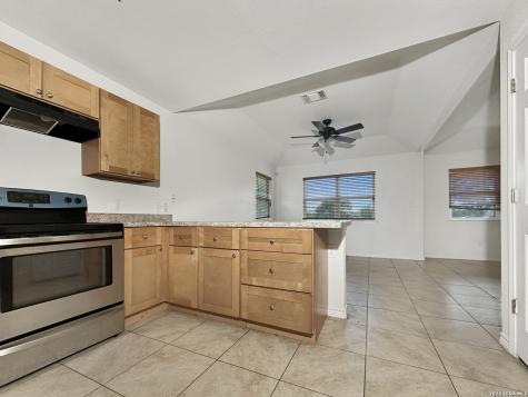 505 Indian Crossing Jourdanton TX 78026