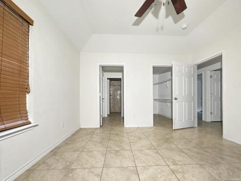 505 Indian Crossing Jourdanton TX 78026