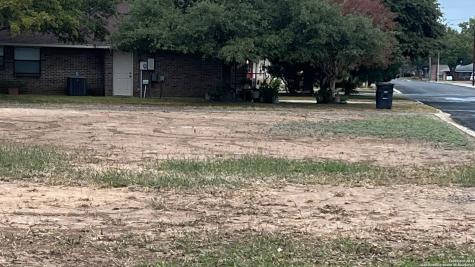 702 34th Street Hondo TX 78861