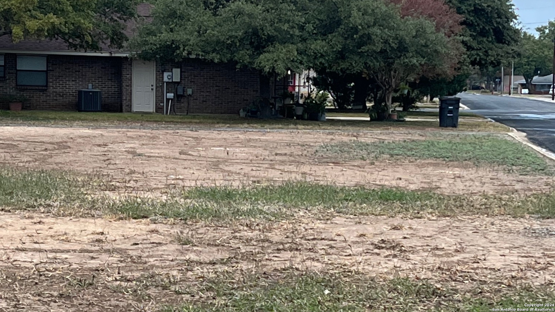 702 34th Street Hondo TX 78861