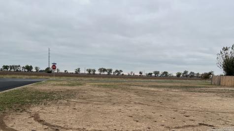 702 34th Street Hondo TX 78861
