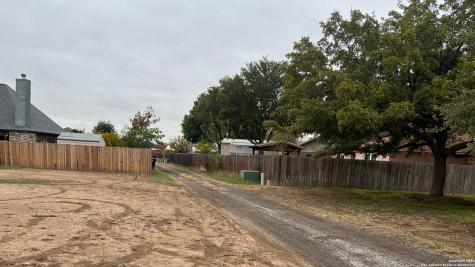 702 34th Street Hondo TX 78861