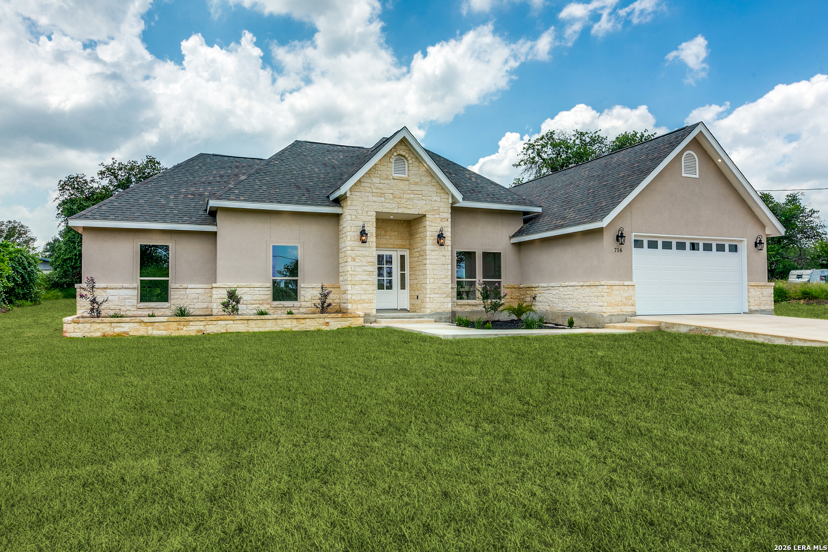 716 County Road 6847 Lytle TX 78052
