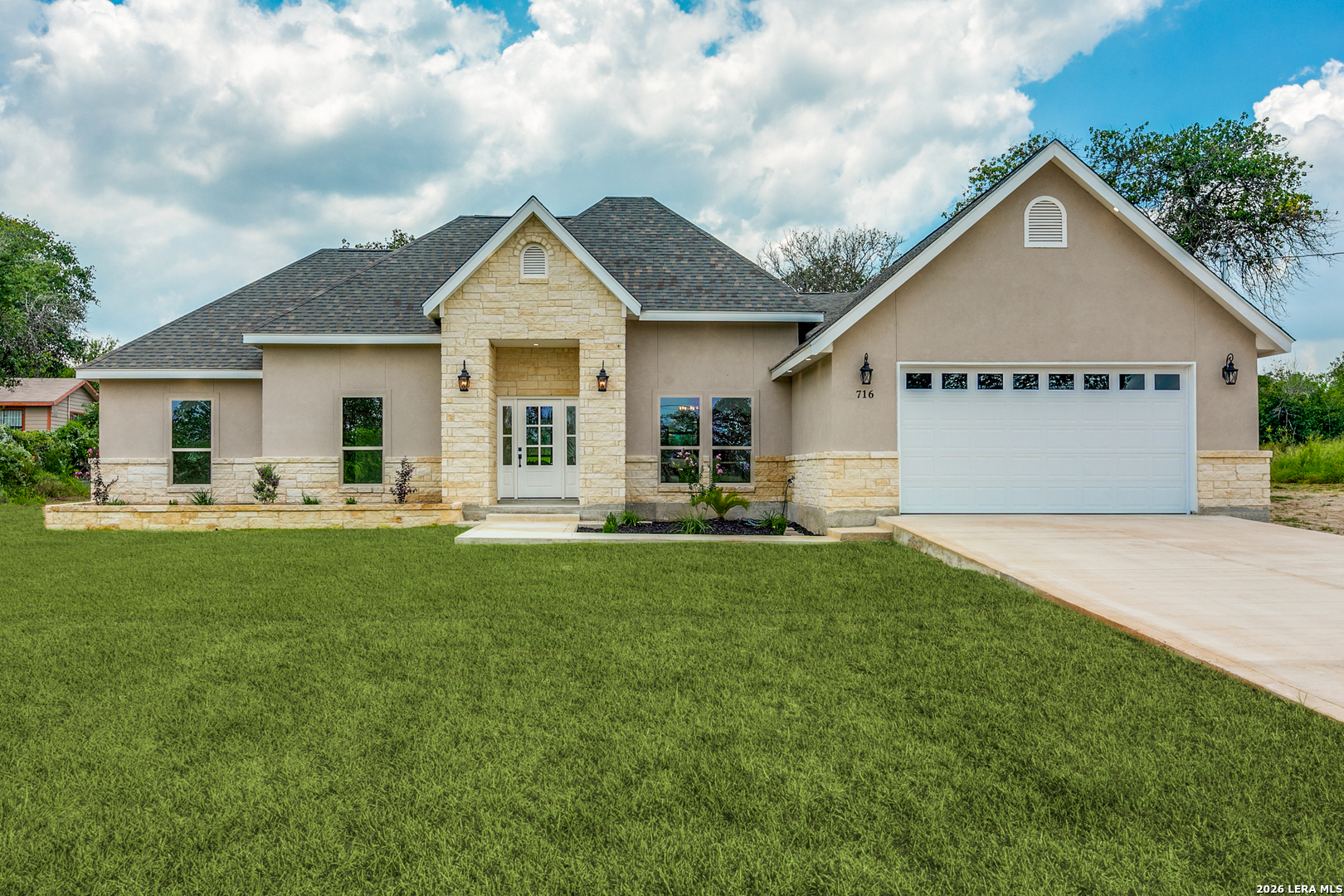716 County Road 6847 Lytle TX 78052