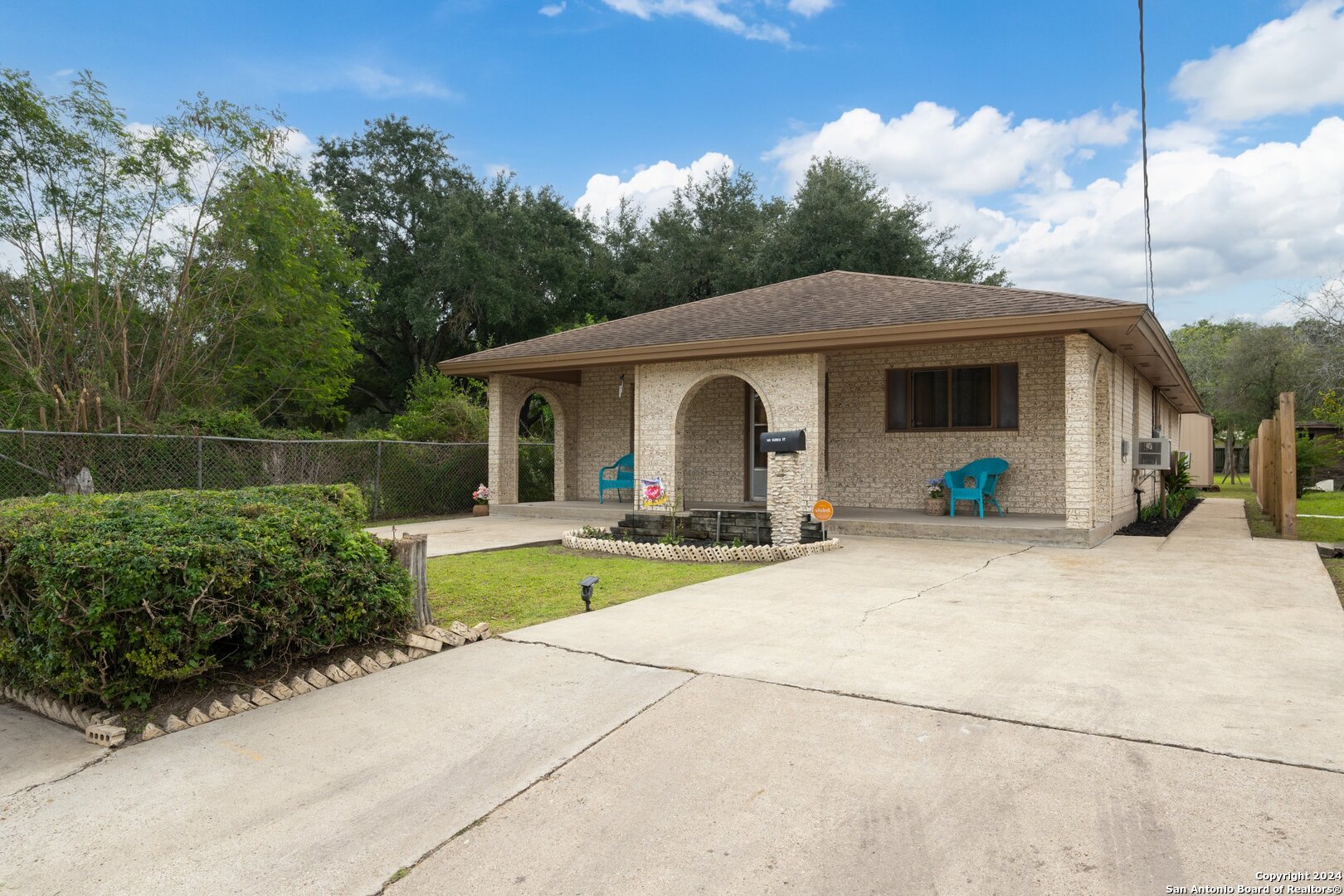 401 Gloria Street Alice TX 78332