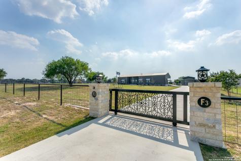 178 County Road 324 Adkins TX 78101