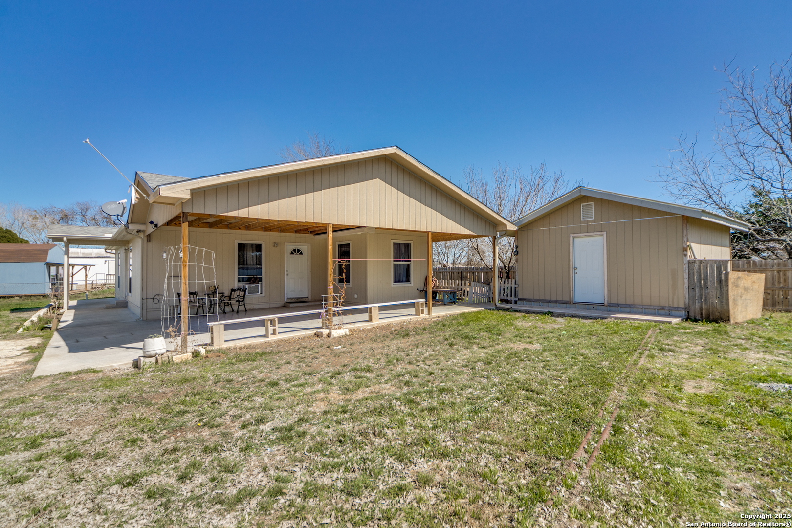 230 Broken Spur Bandera TX 78003