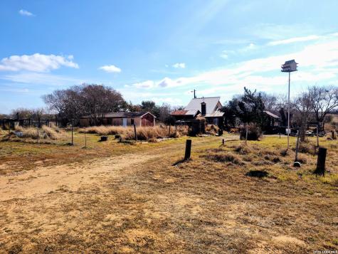 1641 County Road 223 Floresville TX 78114