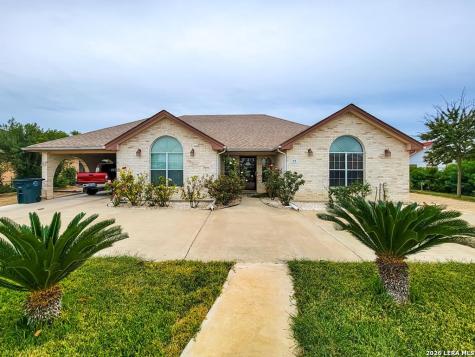 77 Lariat Eagle Pass TX 78852