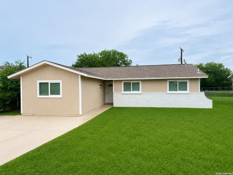 259 E Baetz Boulevard San Antonio TX 78221