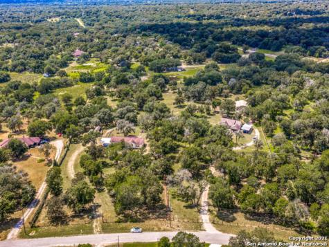 126 Willow Creek Drive Floresville TX 78114