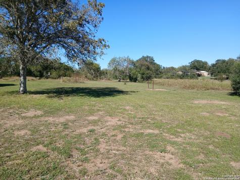 706 Thomaston River Road Cuero TX 77954
