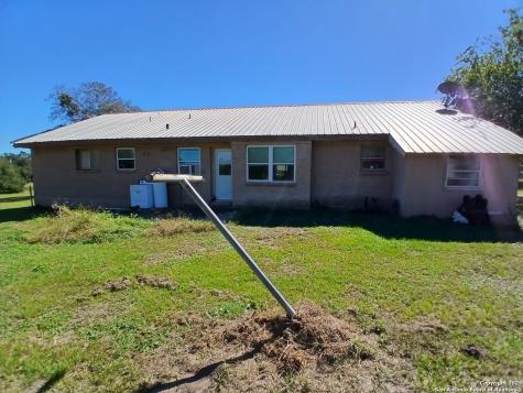 706 Thomaston River Road Cuero TX 77954