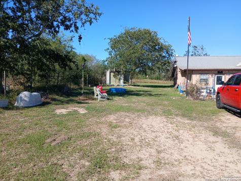 706 Thomaston River Road Cuero TX 77954