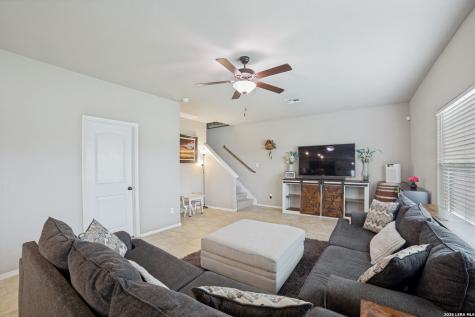 132 Hunters Ranch W San Antonio TX 78253