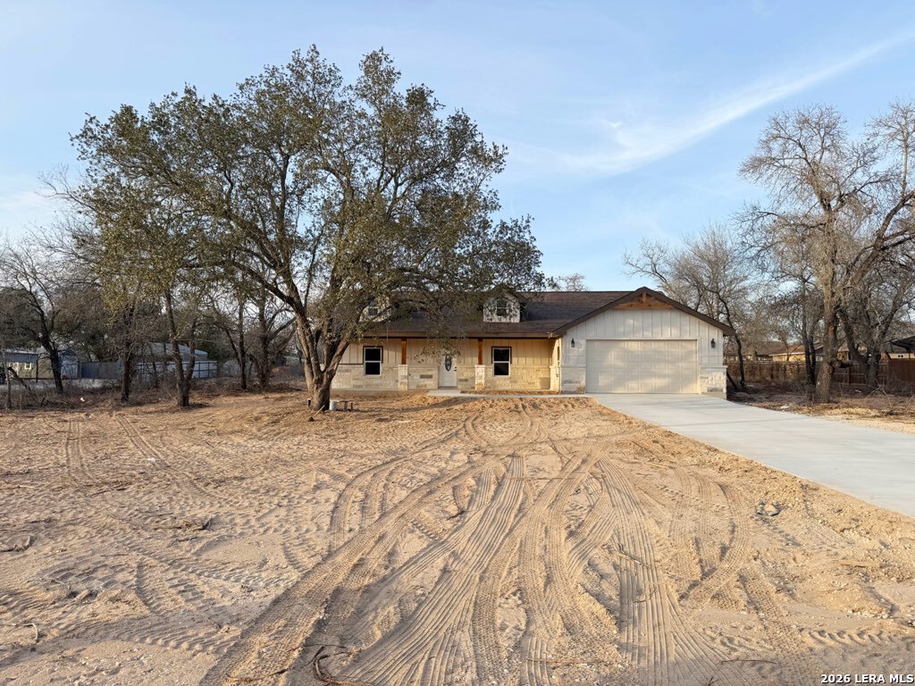 48 Grey Fox Poteet TX 78065