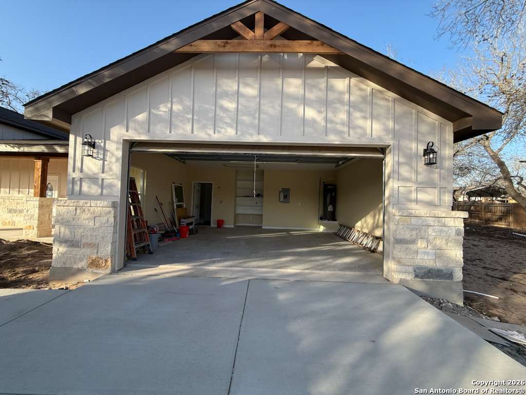 48 Grey Fox Poteet TX 78065