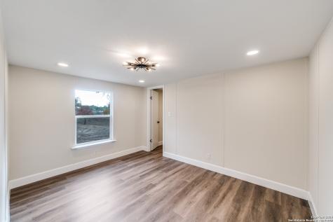 551 Big Oak Drive San Antonio TX 78264
