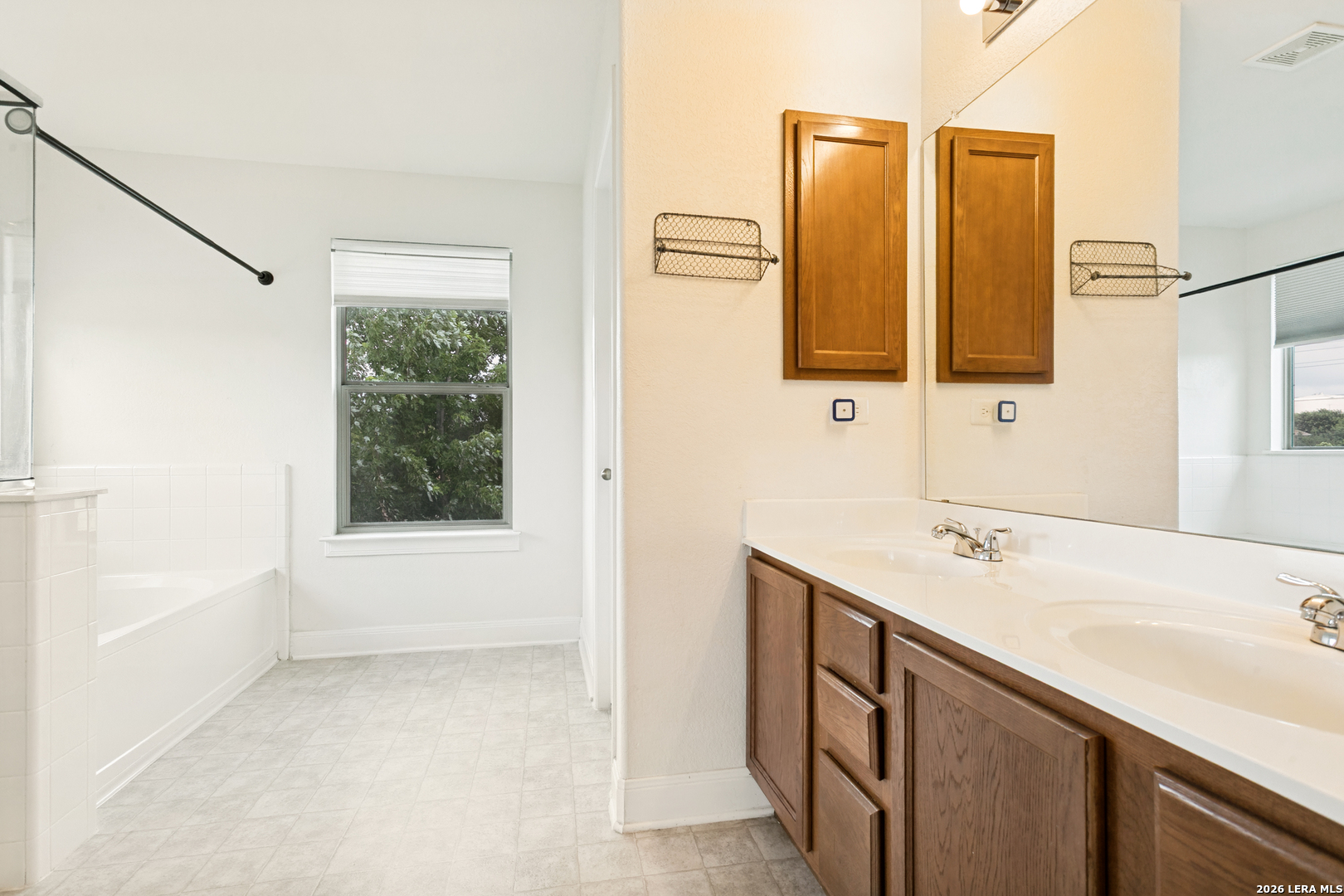 10801 Fox Crest Live Oak TX 78233