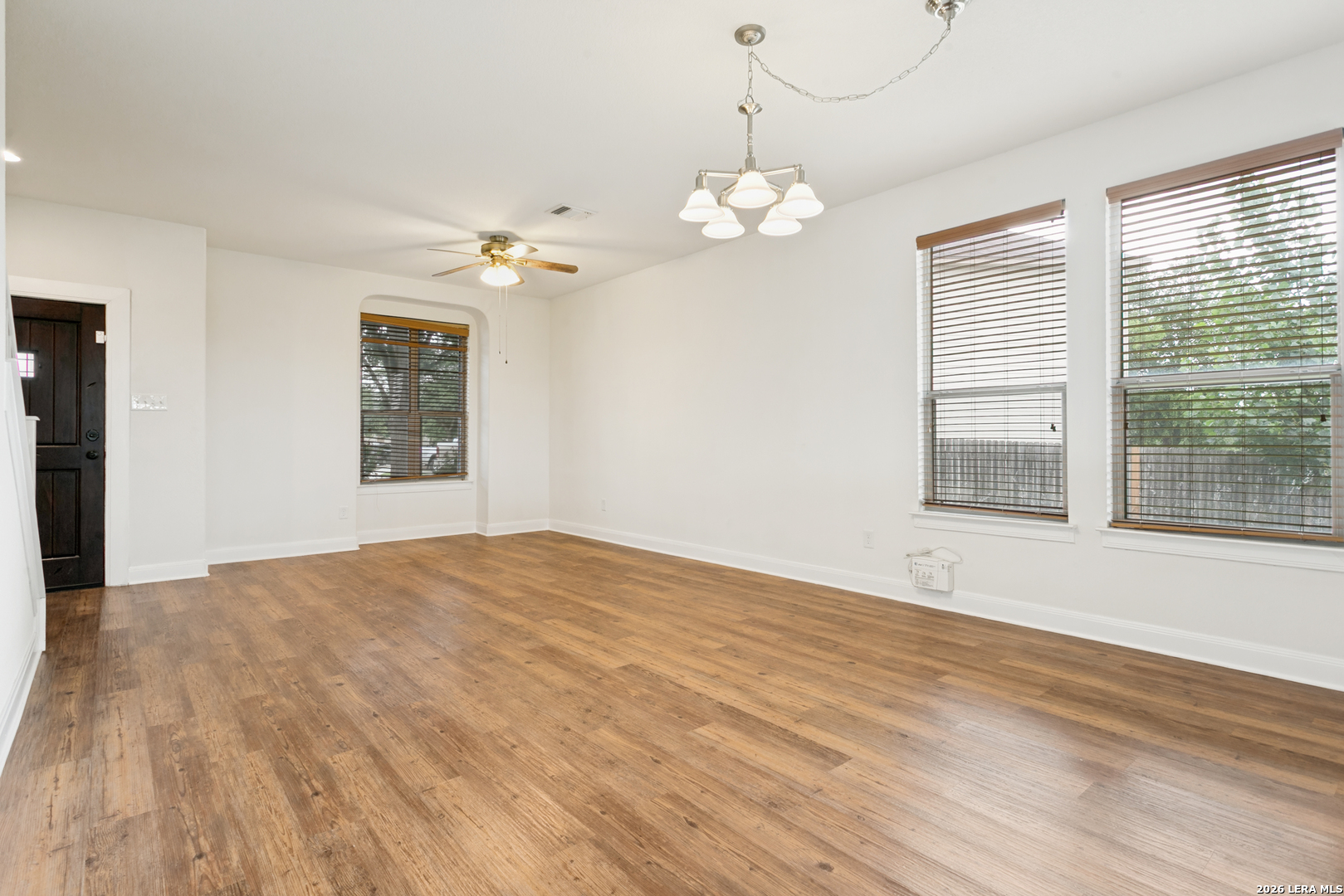 10801 Fox Crest Live Oak TX 78233