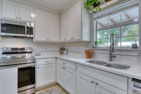 109 Hilltop Drive E Kerrville TX 78028