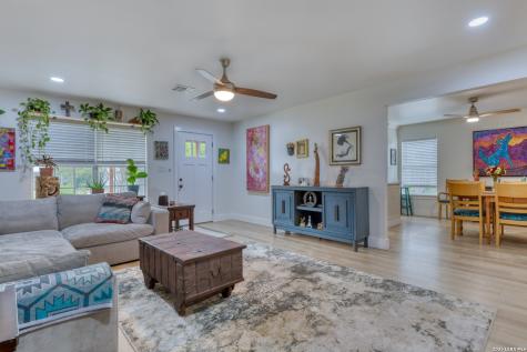 109 Hilltop Drive E Kerrville TX 78028