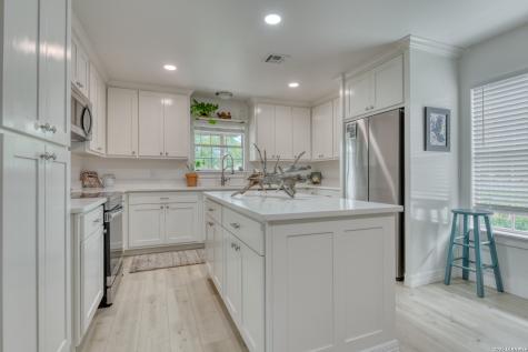 109 Hilltop Drive E Kerrville TX 78028