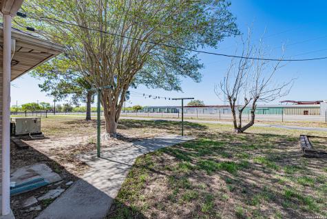 491 State Highway 97 E Floresville TX 78114