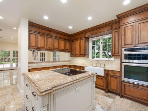 16 Galleria Drive San Antonio TX 78257