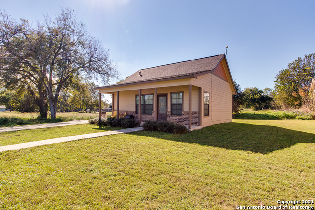 1607 2nd Street Floresville TX 78114