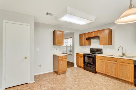 6119 Ironmill Creek Converse TX 78109