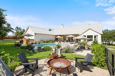 2009 Axis Circle Fredericksburg TX 78624