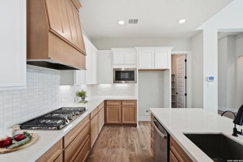 530 Poe Parkway Castroville TX 78009