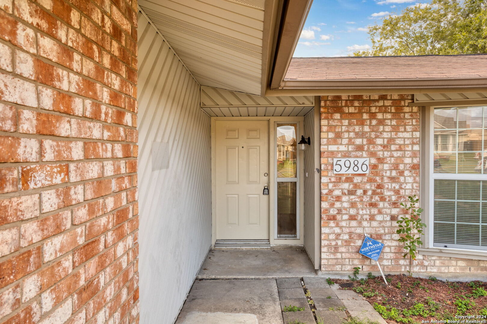 5986 Midcrown Drive San Antonio TX 78218